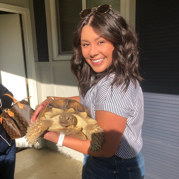 Meet your Posher, Ana 🌟 - Picture 1 of 1